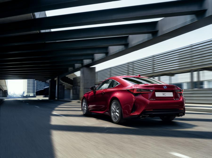  Lexus RC300h 2018 года  (WW) (фото 12 из 139)